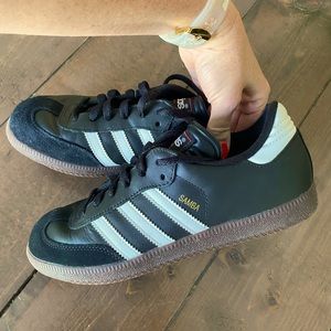 Unisex Adidas Samba indoor soccer shoes 7.5 woman
